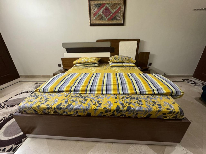 Others 5, Elegant Penthouse Rooms Gulistan E Joher Blk 14, Karachi