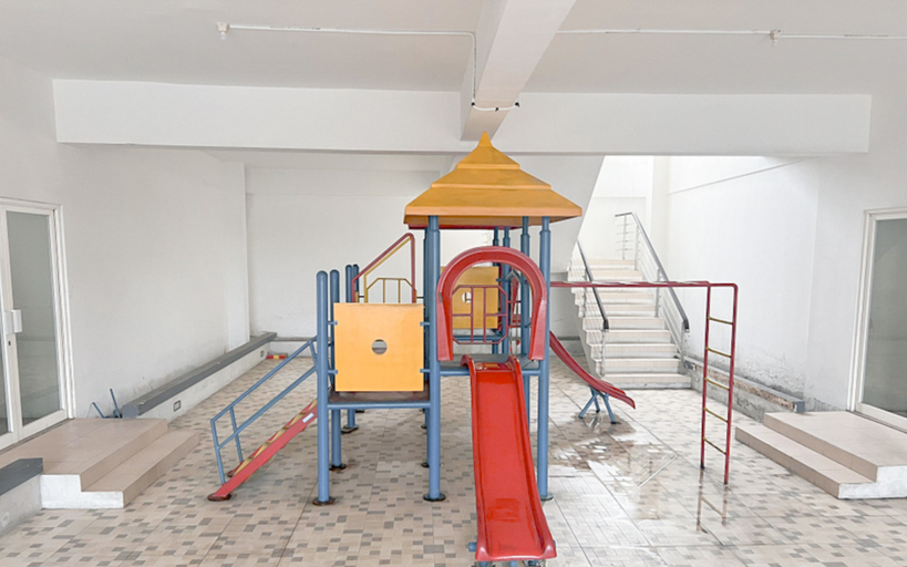 Family & Kids, Tranquil Studio Room at Bale Hinggil Apartment By Travelio, Surabaya