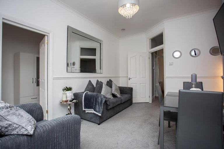 Others 5, Vacant Nests - The Brighton, Gateshead
