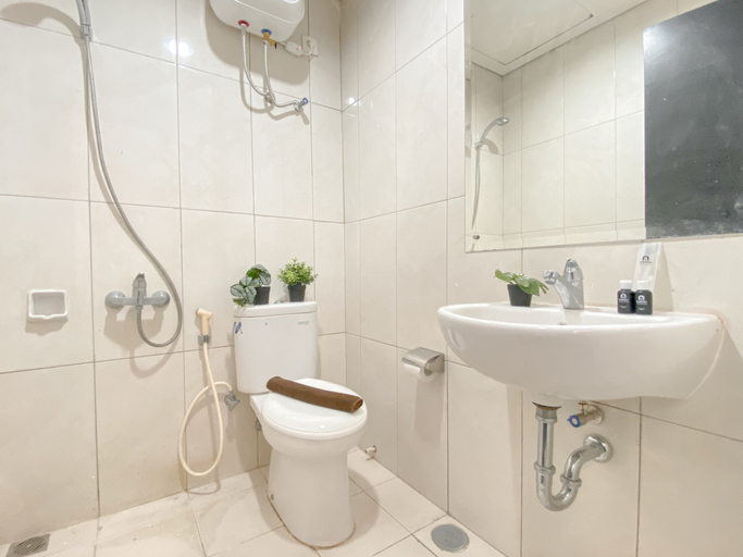 Bathroom 5, Minimalistic Designed 2BR Nifarro Park Apartment By Travelio, Jakarta Selatan