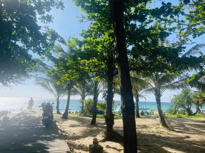 Others 5, MoonE, Phuket Island