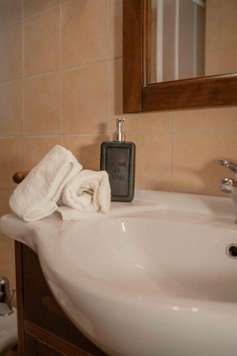 Bathroom 3, Il Rifugio dei Briganti, Pescara