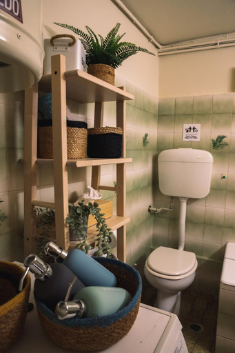 Bathroom 3, Airport Cottage House, Attica
