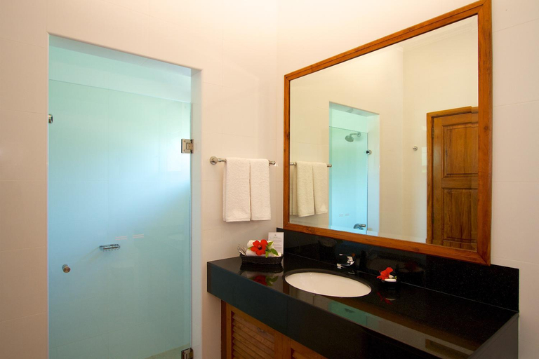 Bathroom, Les Villas D'Or