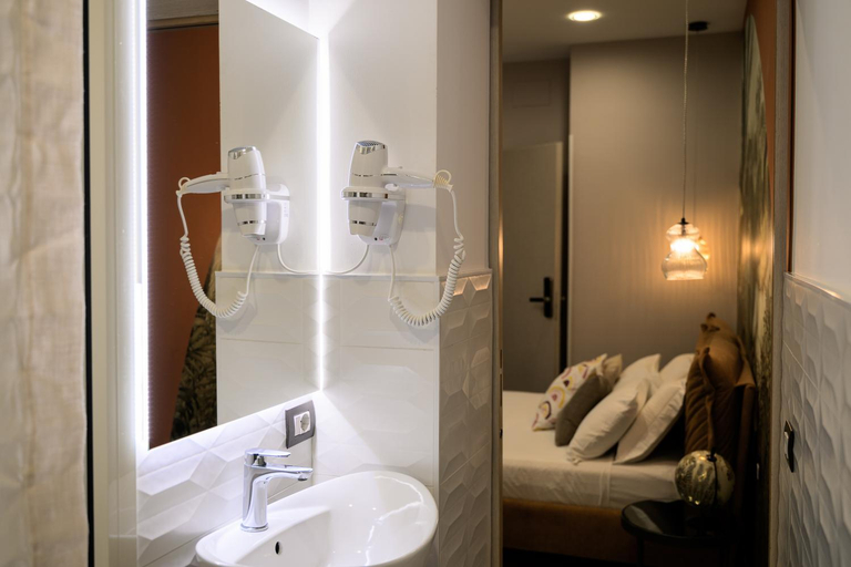 Bathroom 2, B&B Les Lumieres, Salerno