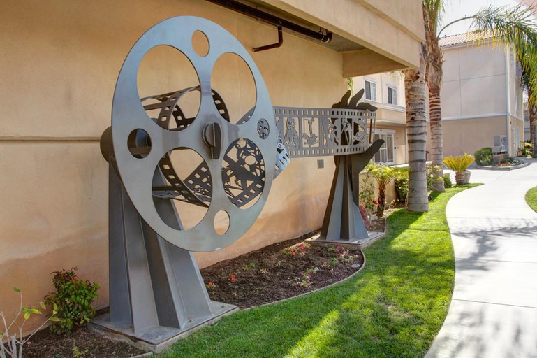 Exterior & Views 2, Best Western Plus Media Center Inn & Suites, Los Angeles