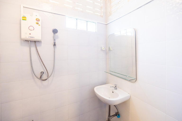 Bathroom 4, Sleeper House, Muang Trang