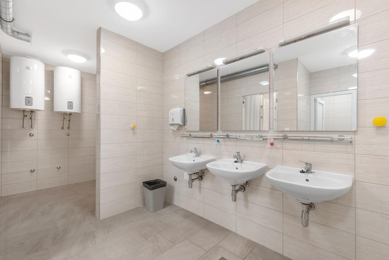 Bathroom 2, Shared room in Hostel - Bunk bed, Split
