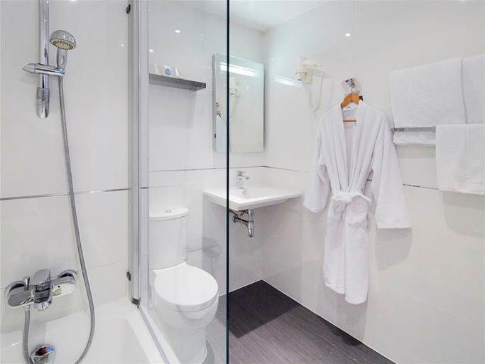 Bathroom 4, Kyriad Bezons - La Defense, Val-d'Oise