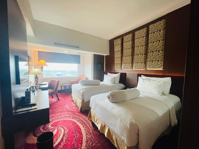 I Lux Hotel Jogjakarta - Tap to explore photos