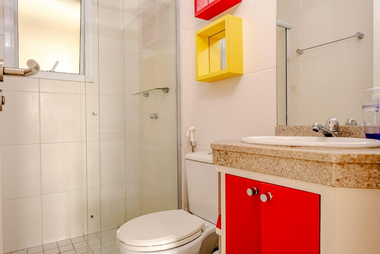 Bathroom 4, Spazio Felicita by Doce Lar de Bertioga, Bertioga