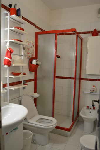 Bathroom 3, Marco e Cio, Varese