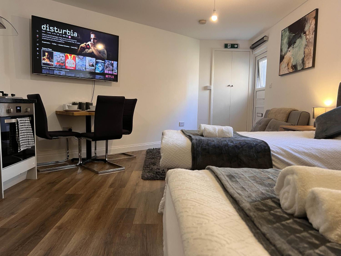 Bedroom, Haven Homes - Central Luton Studio Apartments, Luton