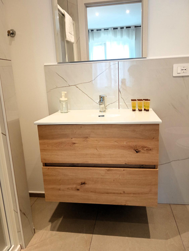 Bathroom 4, Mile Rooms, Bari