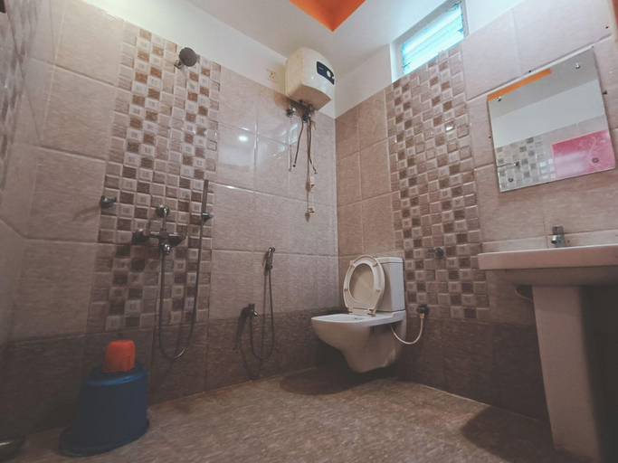 Bathroom 4, Goroomgo Maggnamm International Puri, Puri