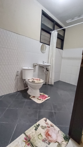 Bathroom 5, Pension Homestay II Bandung, Bandung