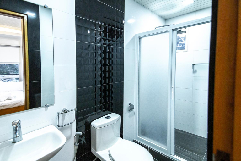 Bathroom 18