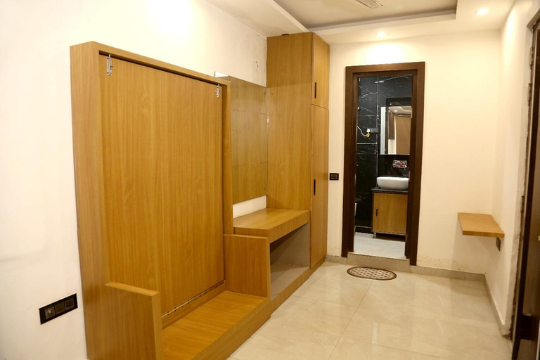 Others 5, Hotel A-10 International, West