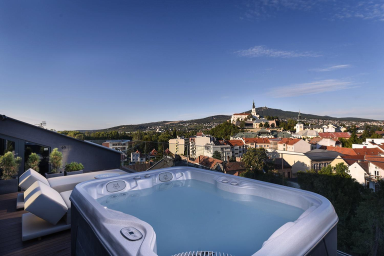 Sport & Beauty 2, Boutique HOTEL11 (with ROOFTOP SPA), Nitra