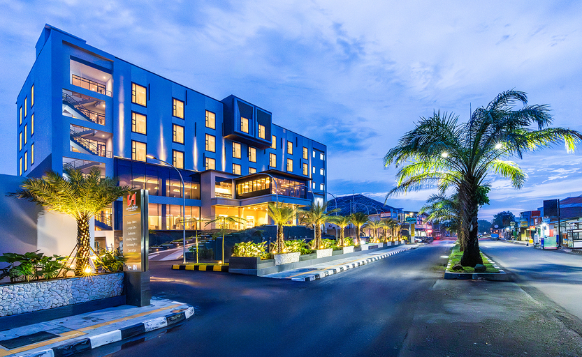 Exterior & Views