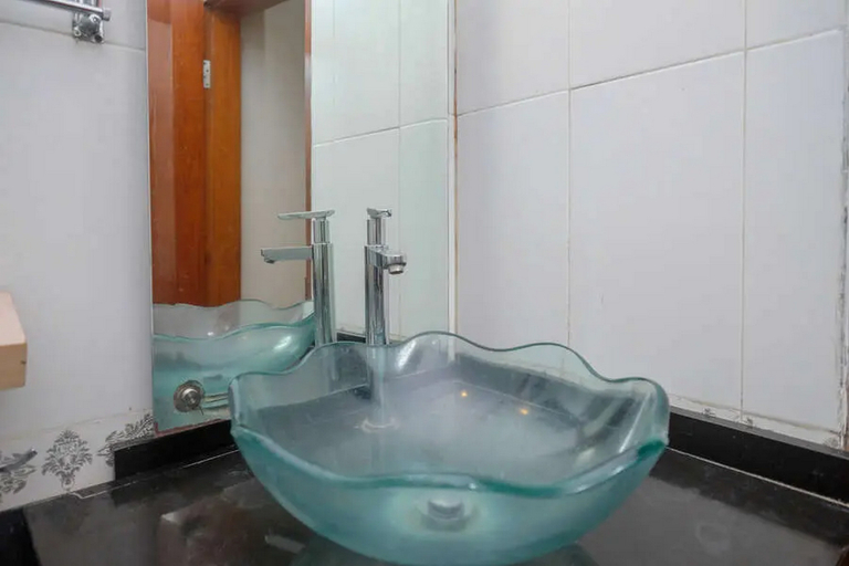 Bathroom 12