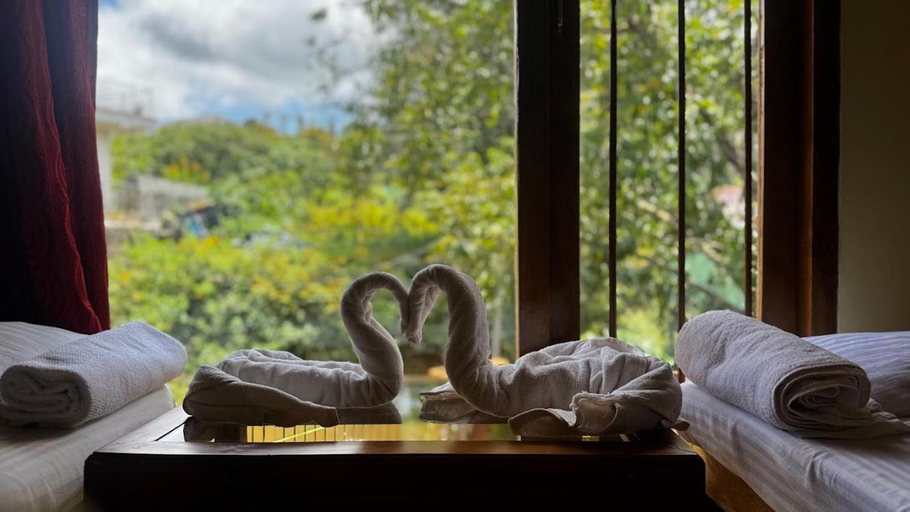 Bedroom 2, Satya Anand Cottage Pure Veg and Non-Alcoholic-Coonoor, The Nilgiris