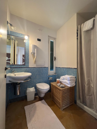 Bathroom 4, Locanda Lorena, La Spezia