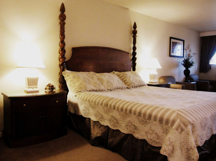 Bedroom 3, SureStay Plus by Best Western Gold Beach, Curry