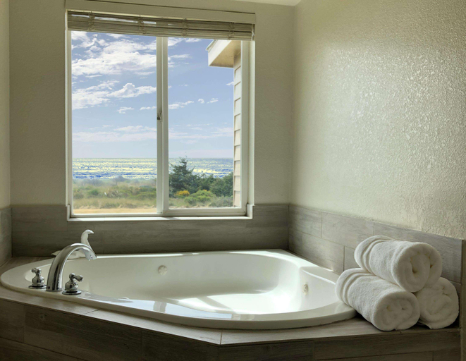 Bathroom 4, SureStay Plus by Best Western Gold Beach, Curry