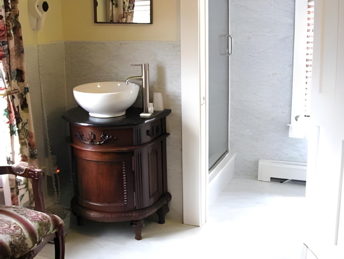 Bathroom 3, Inn on Bellevue, Newport