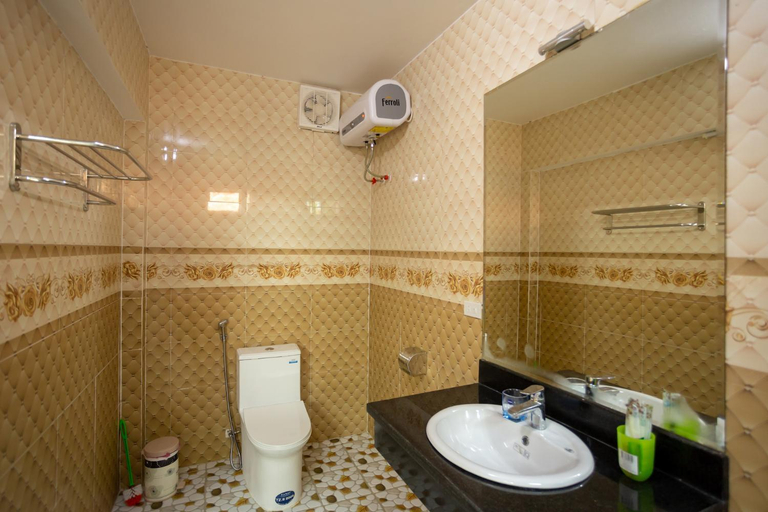 Bathroom 4, Ruby Homestay, Hoa Lư