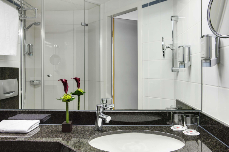 Bathroom 5, Leonardo Hotel Nürnberg City Center, Nürnberg