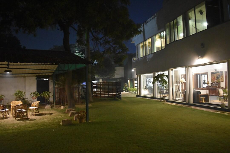 Exterior & Views
