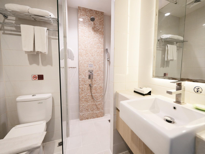 Bathroom 12