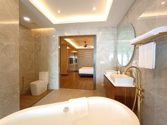 Bathroom 17
