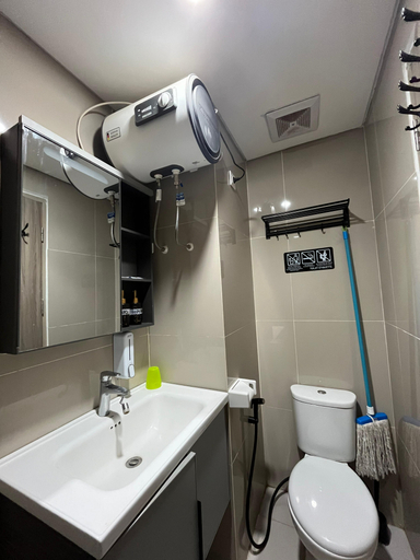 Bathroom 5, Anton THE BAY Apartemen, Bandar Lampung