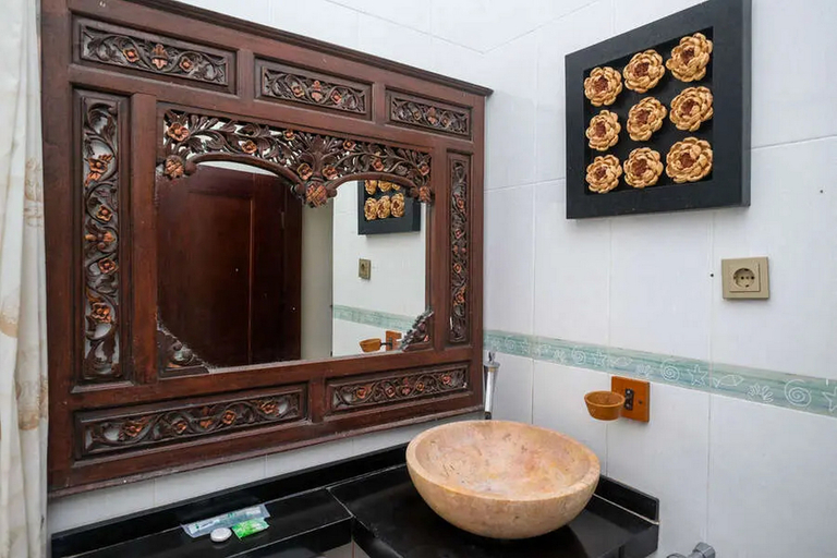 Bathroom 14