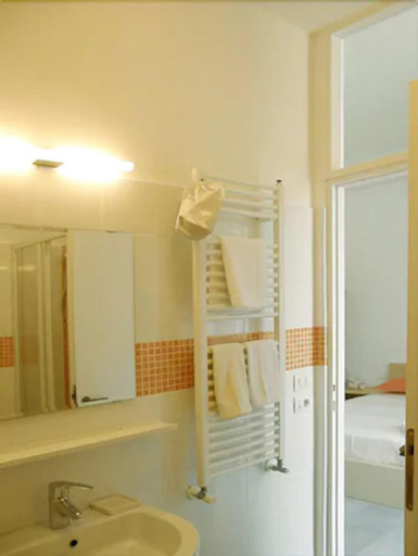 Bathroom 5, Il Sampietrino dei Cavalleggeri B&B, Rome