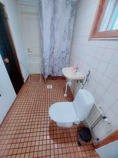 Bathroom 4, Private room in the shared detached house in Vantaa, Uusimaa