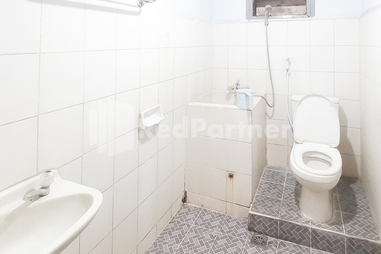 Bathroom 3, Hotel Palem 1 Syariah RedPartner, Malang
