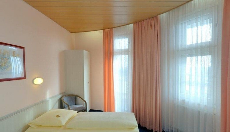 Bedroom 5, Raststättenhotel Avus, Berlin