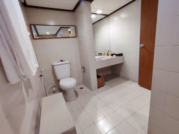 Bathroom 10