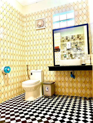Bathroom 3, Chomkatae Bungalows, Saen Monourom