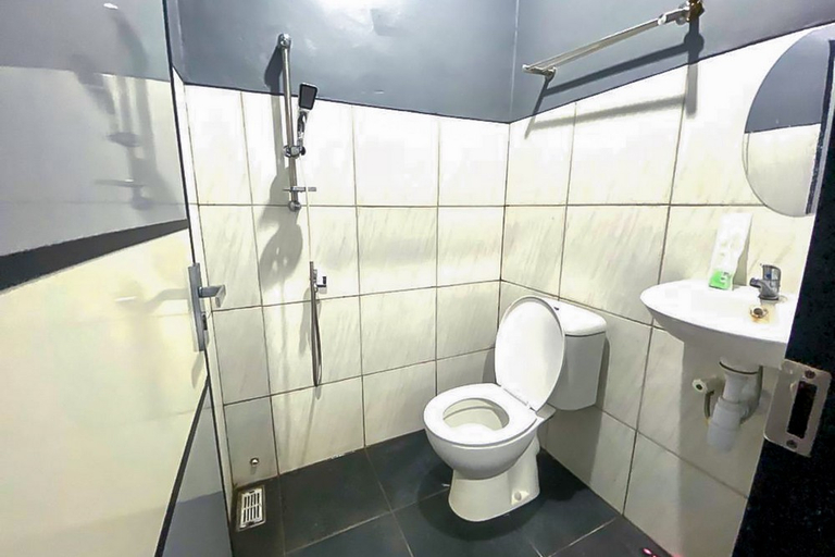 Bathroom, Fresh Place RedPartner, Jakarta Barat