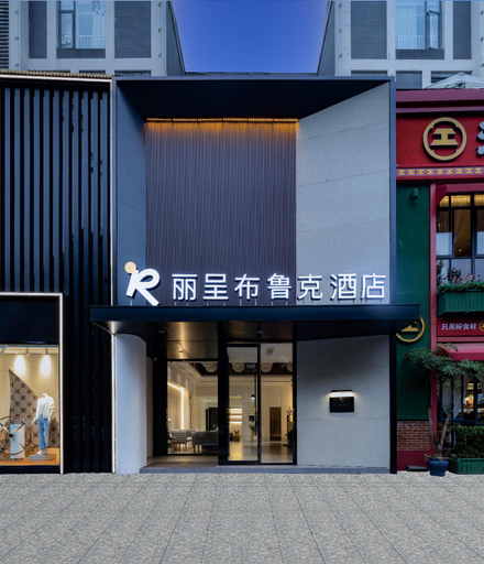 Exterior & Views