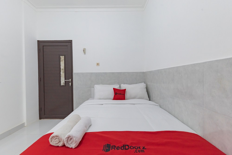 Bedroom 2, RedDoorz @ Kedawung Aurel Cirebon, Cirebon