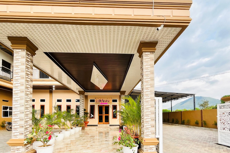 Exterior & Views 2, RedDoorz @ Gunari Guest House Merek Karo, Karo