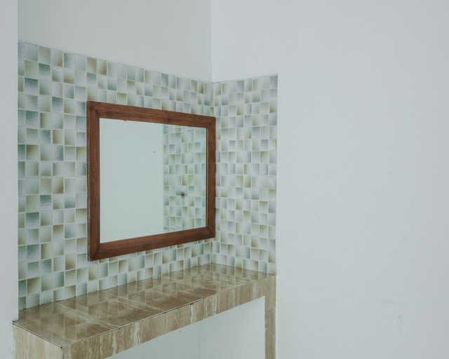 Bathroom 5, RedDoorz @ Uluwatu Suites, Badung