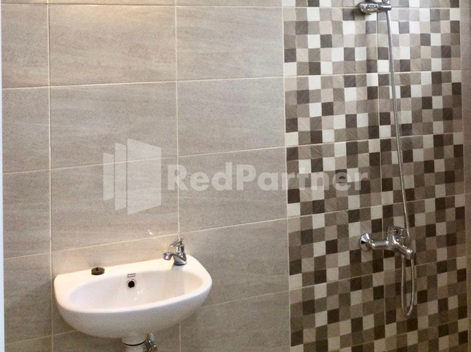 Bathroom 13