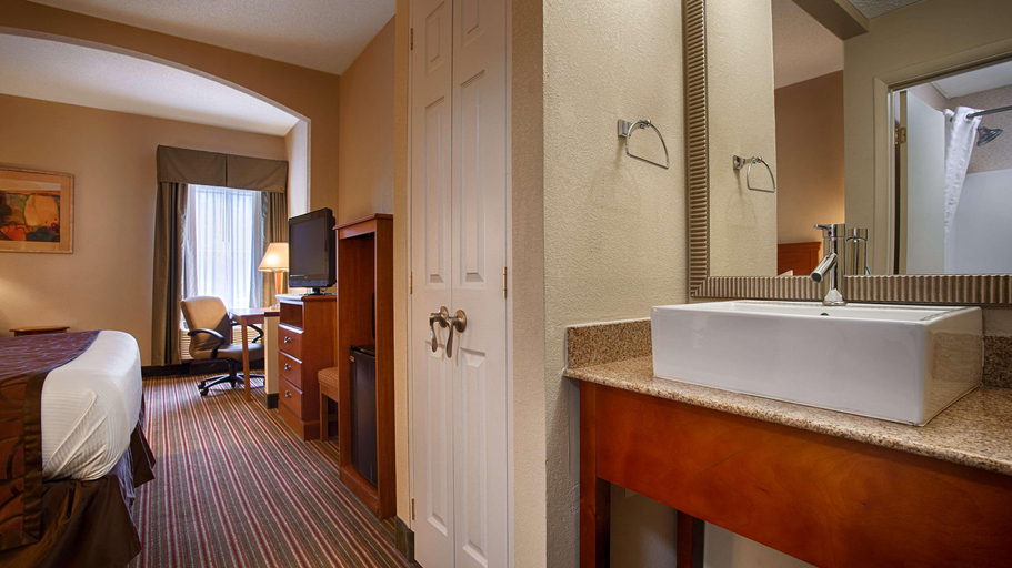 Bathroom 4, Best Western Plus Edison Inn, Wake